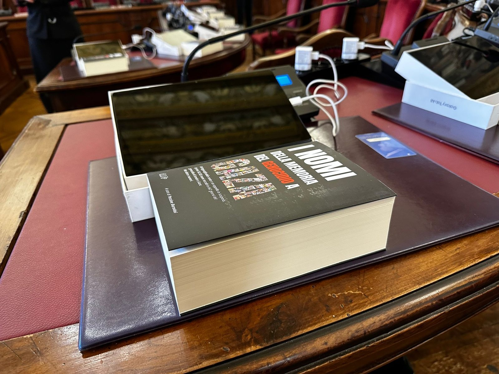 Il CEDITPAS dona ai Consiglieri Comunali di Piacenza il libro “I nomi della memoria del genocidio a Gaza”